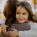 Seu Filho Está Realmente Seguro nas Conversas Online?